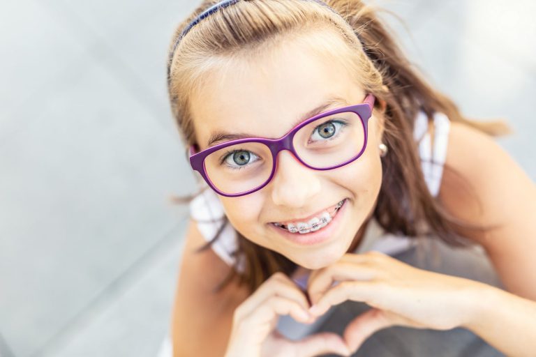 Korekcyjne okulary – jak dobrać odpowiedni model dla dziecka?
