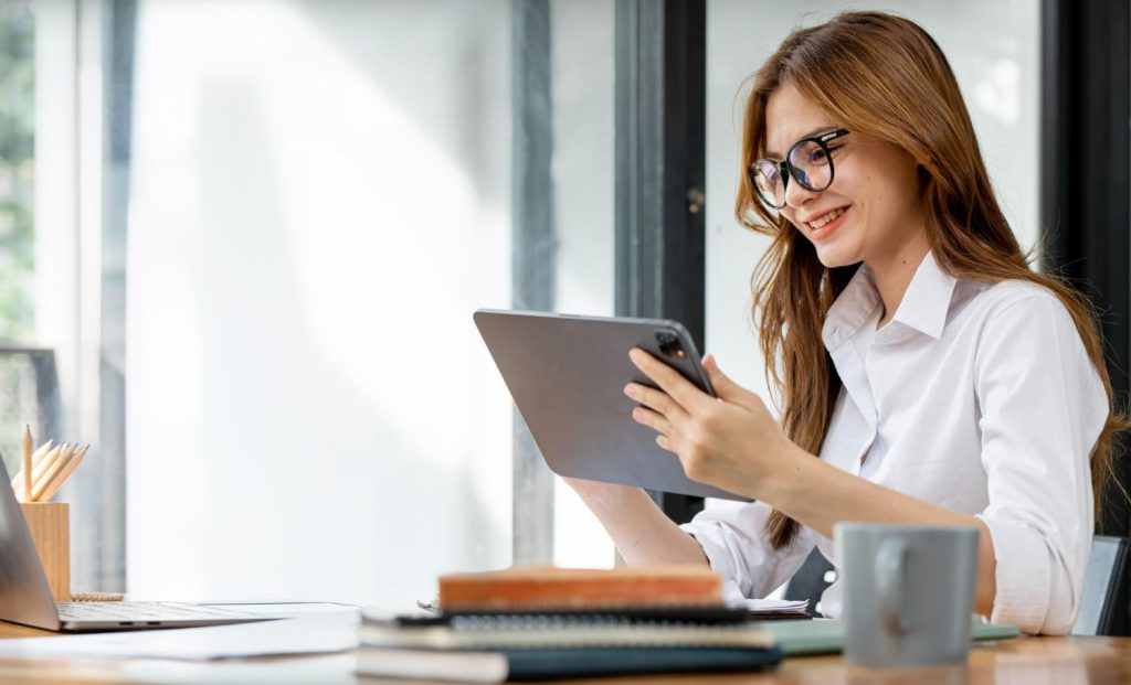 FileMaker to popularne narzędzie pozwalające na szybkie projektowanie i wdrażanie spersonalizowanych aplikacji biznesowych.