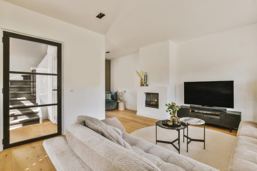 Drewniane podłogi są ponadczasowe i pasują do każdego rodzaju wnętrza